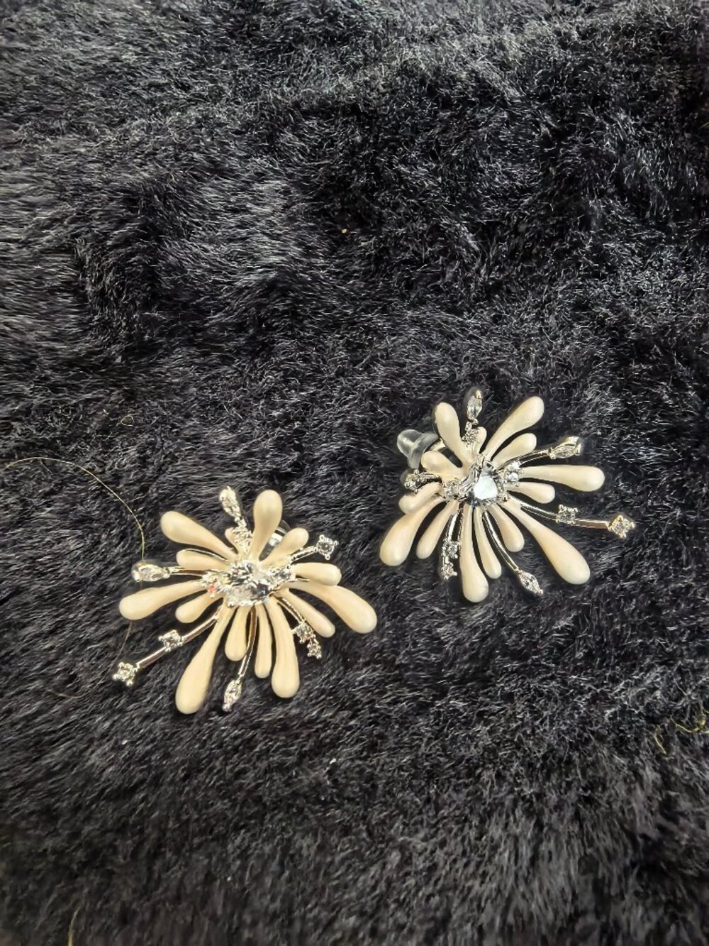 earrings - Picture 1 of 2